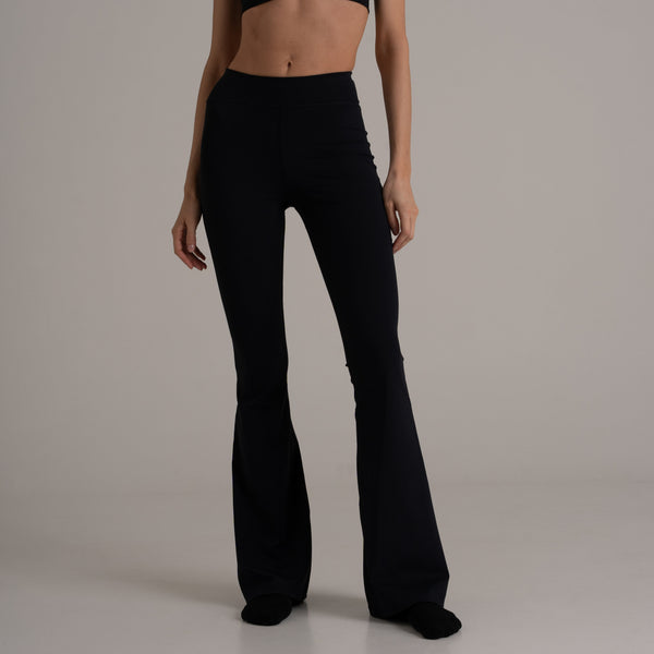Flared Leggings + Sports Bra - Sport Set - Schwarz